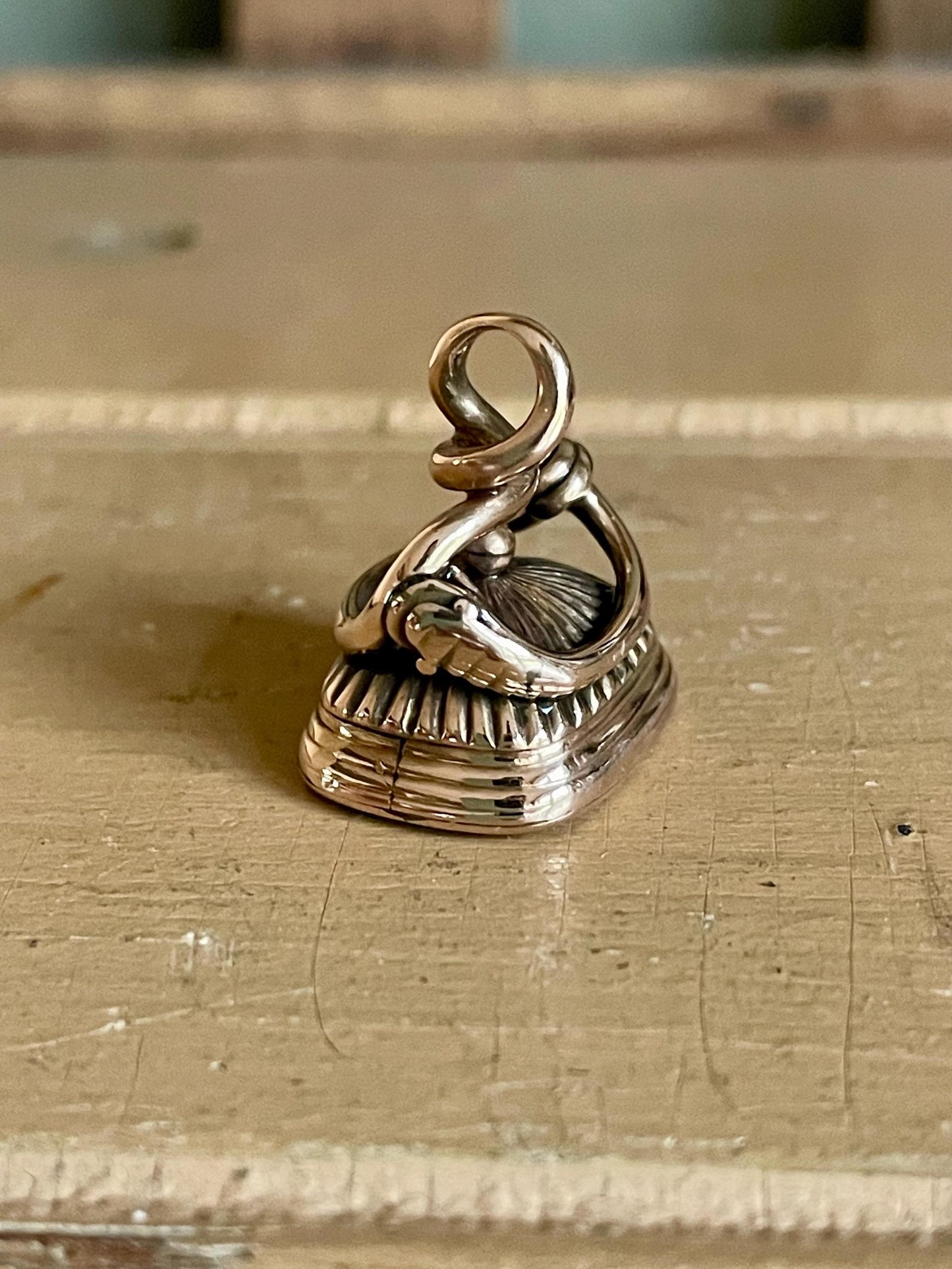 Antique 1840 14K Yellow Gold Snake Topped Watch Fob with Agate Carved Bottom