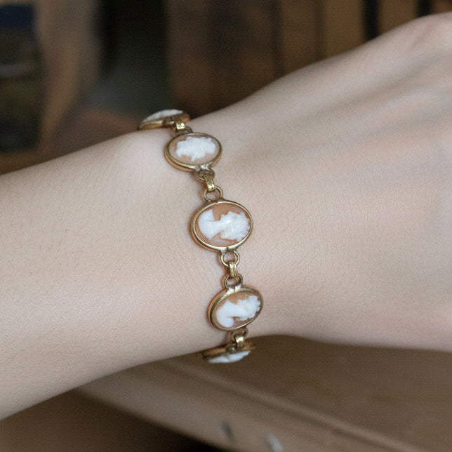 Vintage 14K Yellow Gold Hand Carved Shell Cameo Link Bracelet