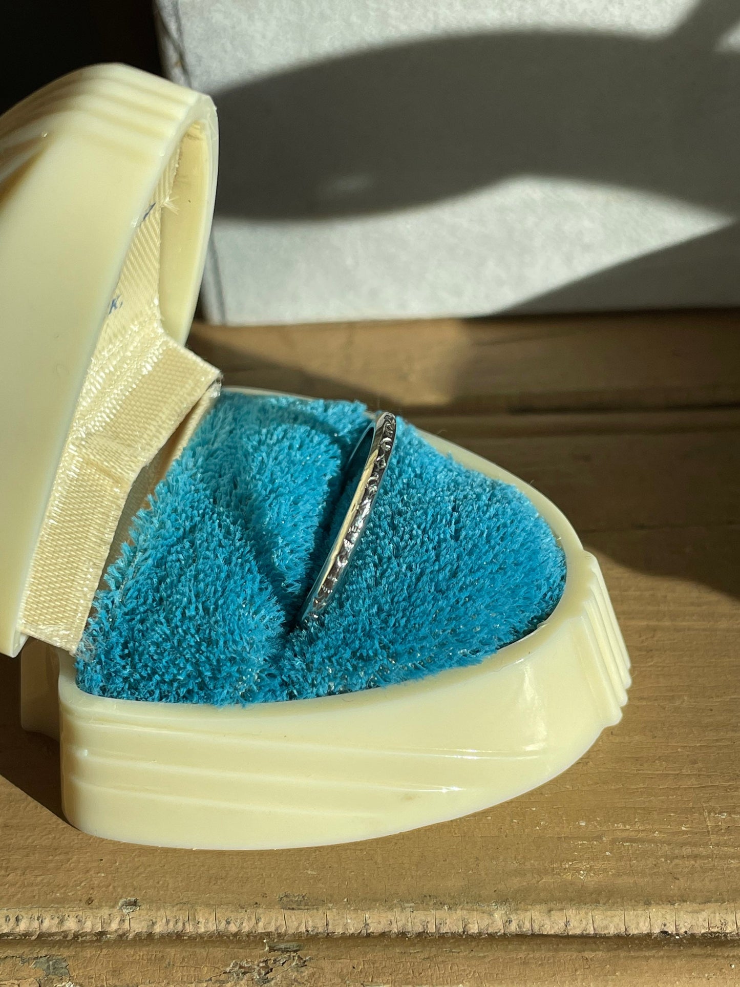 c1920 18K White Gold Engraved Band Ring Art Deco