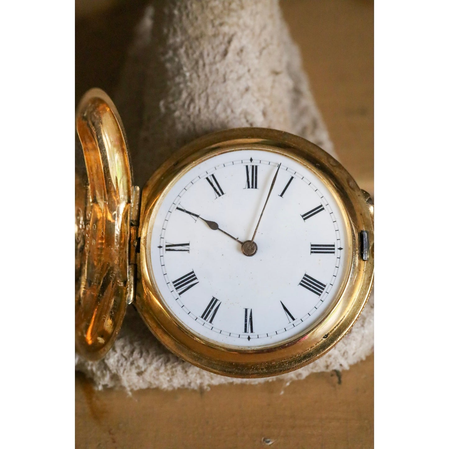Gorgeous Antique 18K Solid Gold Case Working Closed Face Pocket Watch