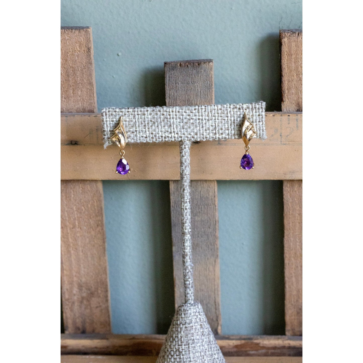 Vintage 10K Yellow Gold Pear Cut Amethyst Dangle Earrings