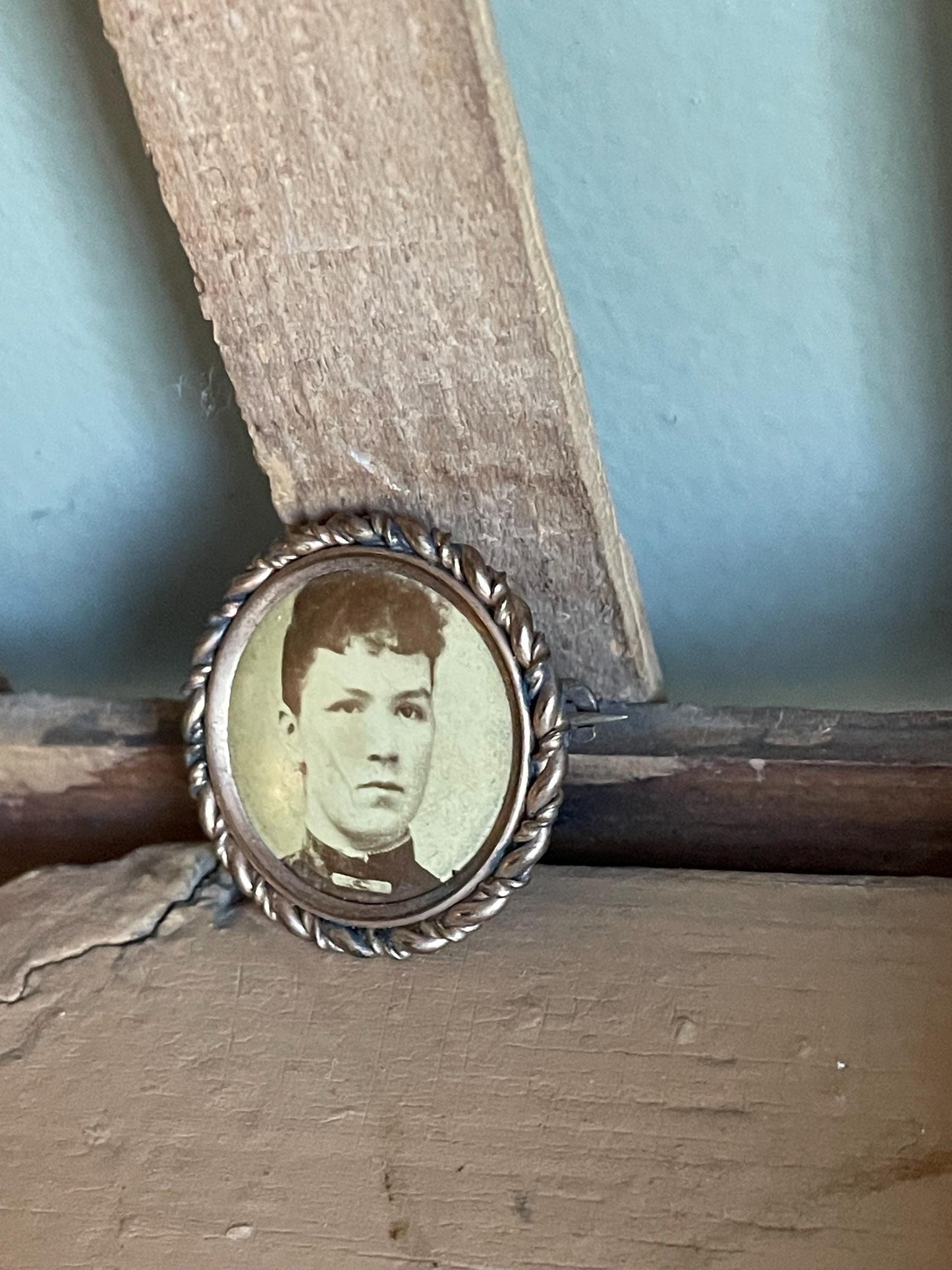 A Late Victorian Portriat of a Lady Wearing Jewlery Photograph Brooch