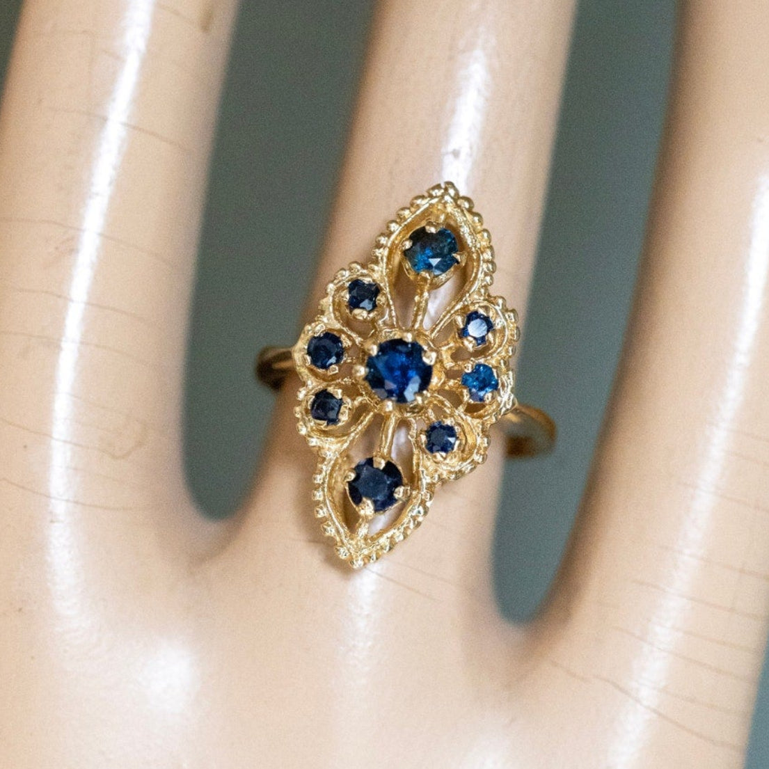 c1970 Vintage 14K Yellow Gold Natural Sapphire Ring