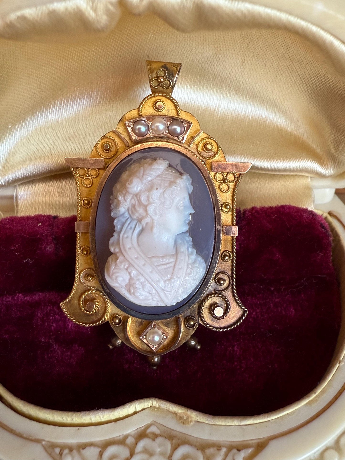 14K Yellow Gold Carved Banded Agate Cameo Pendant Brooch with Natural Seed Pearl Accents