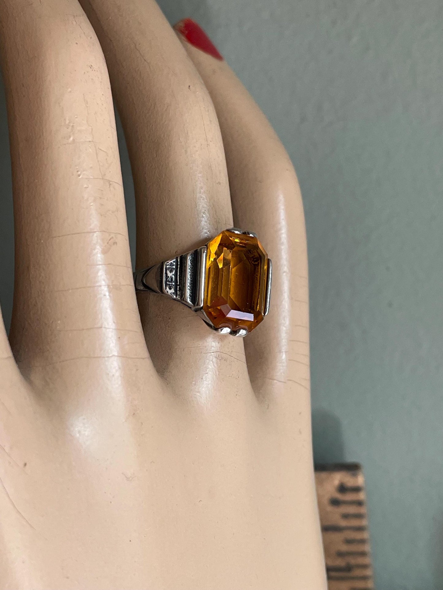 Vintage Sterling Silver Citrine Glass Stone Ring with Engraved Shoulders