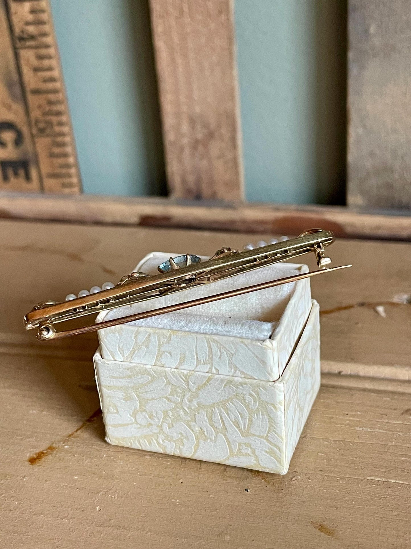 c1915 Edwardian Antique 14K Yellow Gold Oval Aquamarine and Natural Seed Pearl Brooch