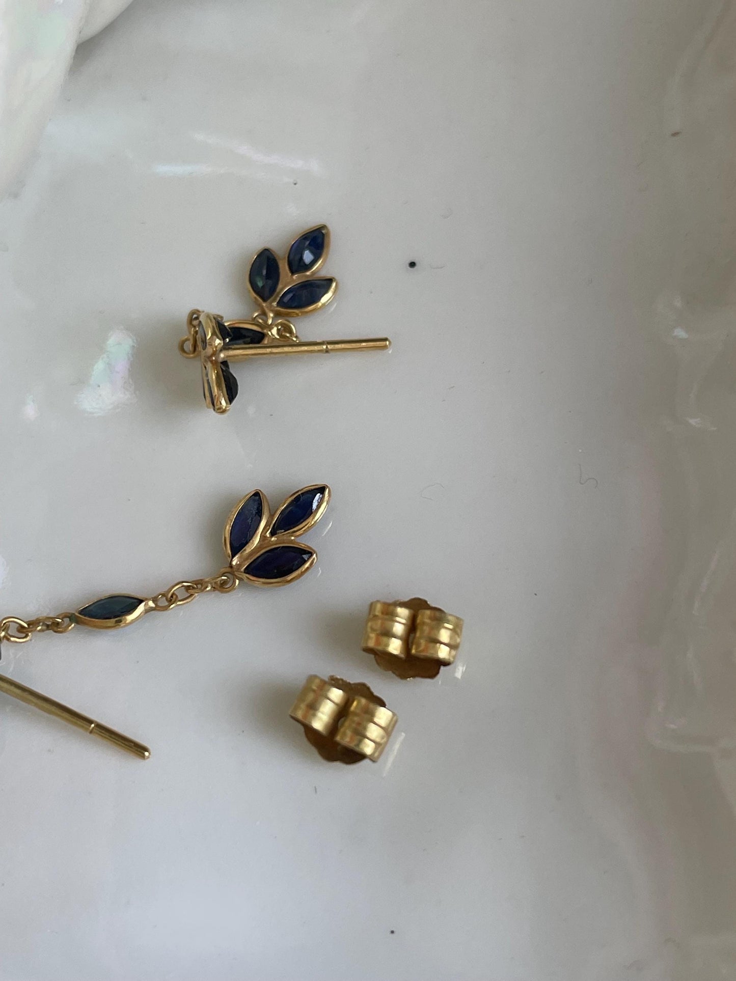 Vintage Natural Sapphire Dangle Earrings in 18K Yellow Gold