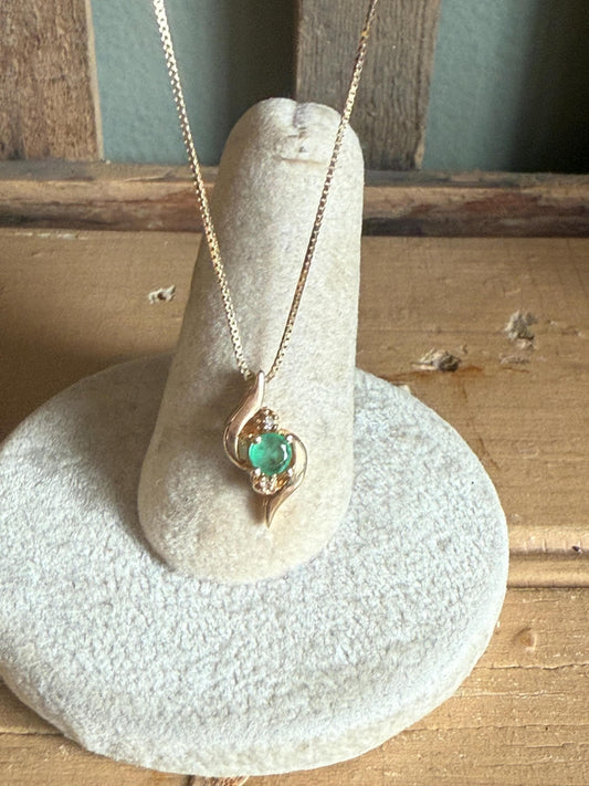 Vintage 14K Yellow Gold Round Cut Emerald and Diamond Necklace
