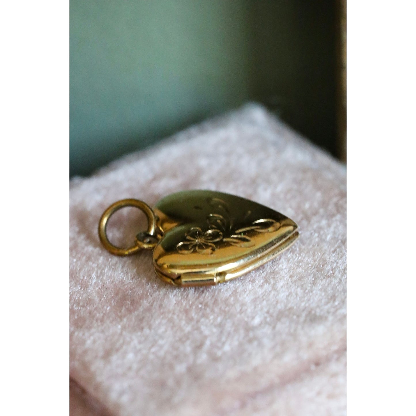 Vintage 14K Yellow Gold Engraved Heart Mini Locket