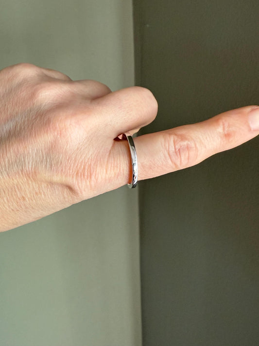 Vintage 18K White Gold Smooth Polish Band by Italian Maker Recarlo