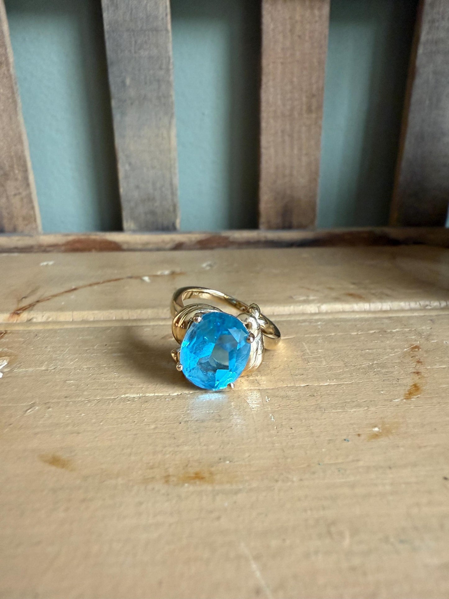 Vintage 14K Yellow Gold Oval Cut Blue Topaz Ring