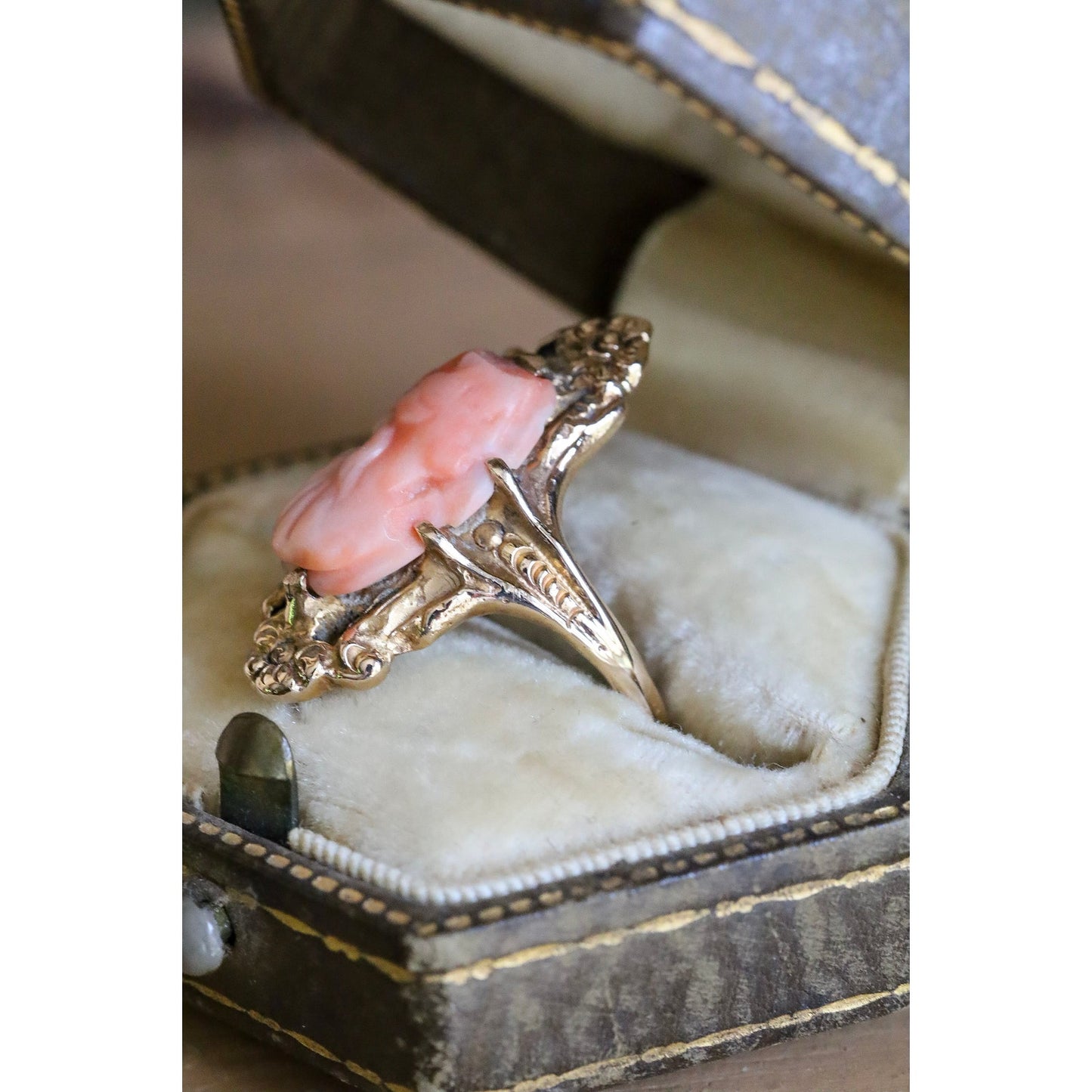 Antique Late Arts and Crafts Art Nouveau Edwardian 10K Gold Coral Cameo Ring